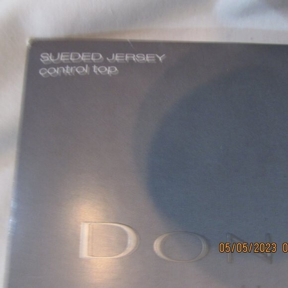 DONNA KARAN SIGNATURE SANDALFOOT BLACK HOSE SIZE SMALL TIGHTS PANTYHOSE - Picture 4 of 8